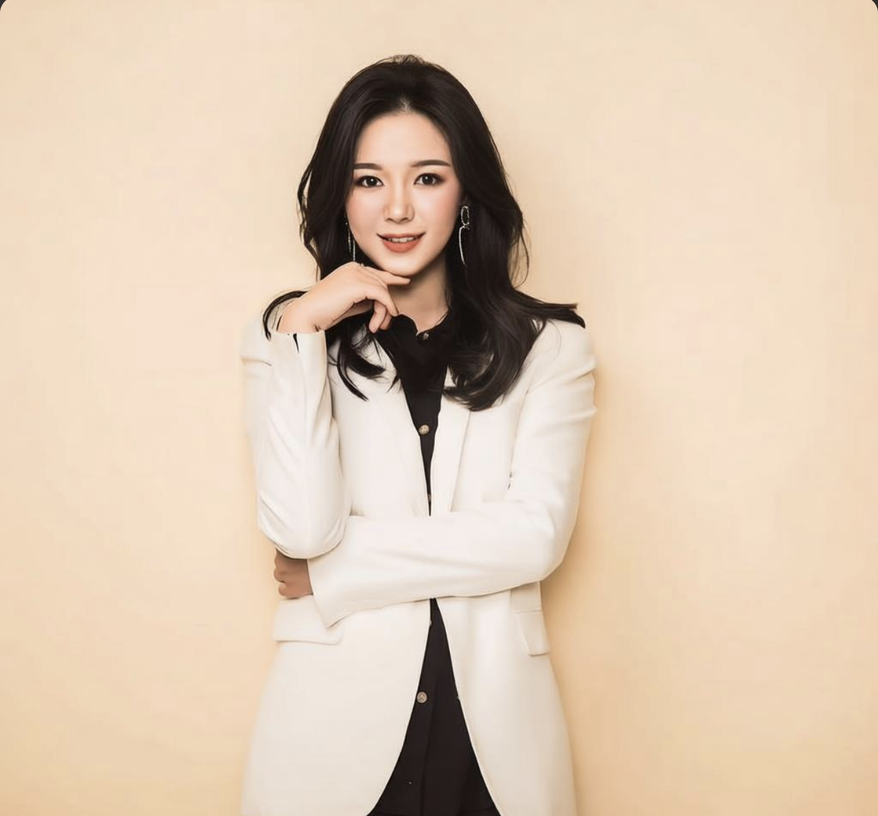  洪亞男 設(shè)計(jì)師